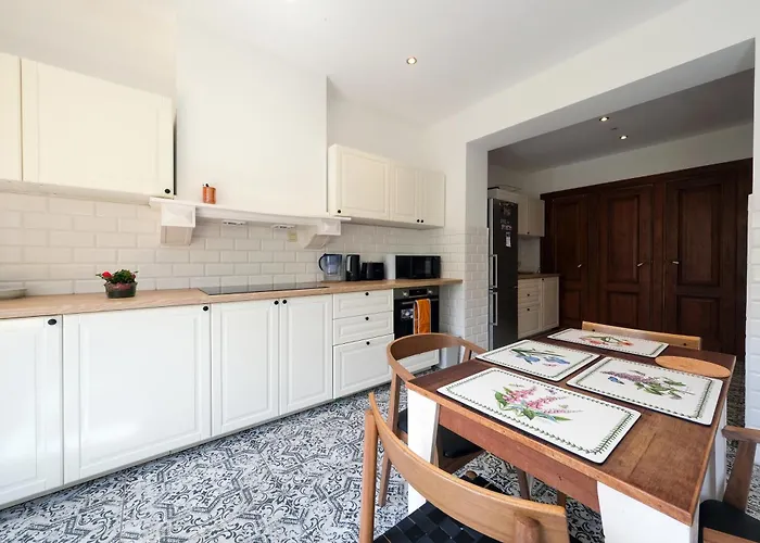 Your Homestay In A Bibliophile Mansion