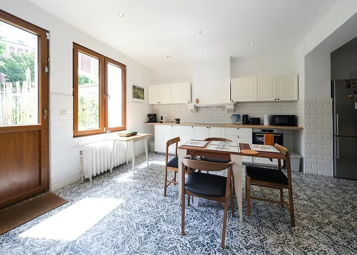 Your Homestay In A Bibliophile Mansion